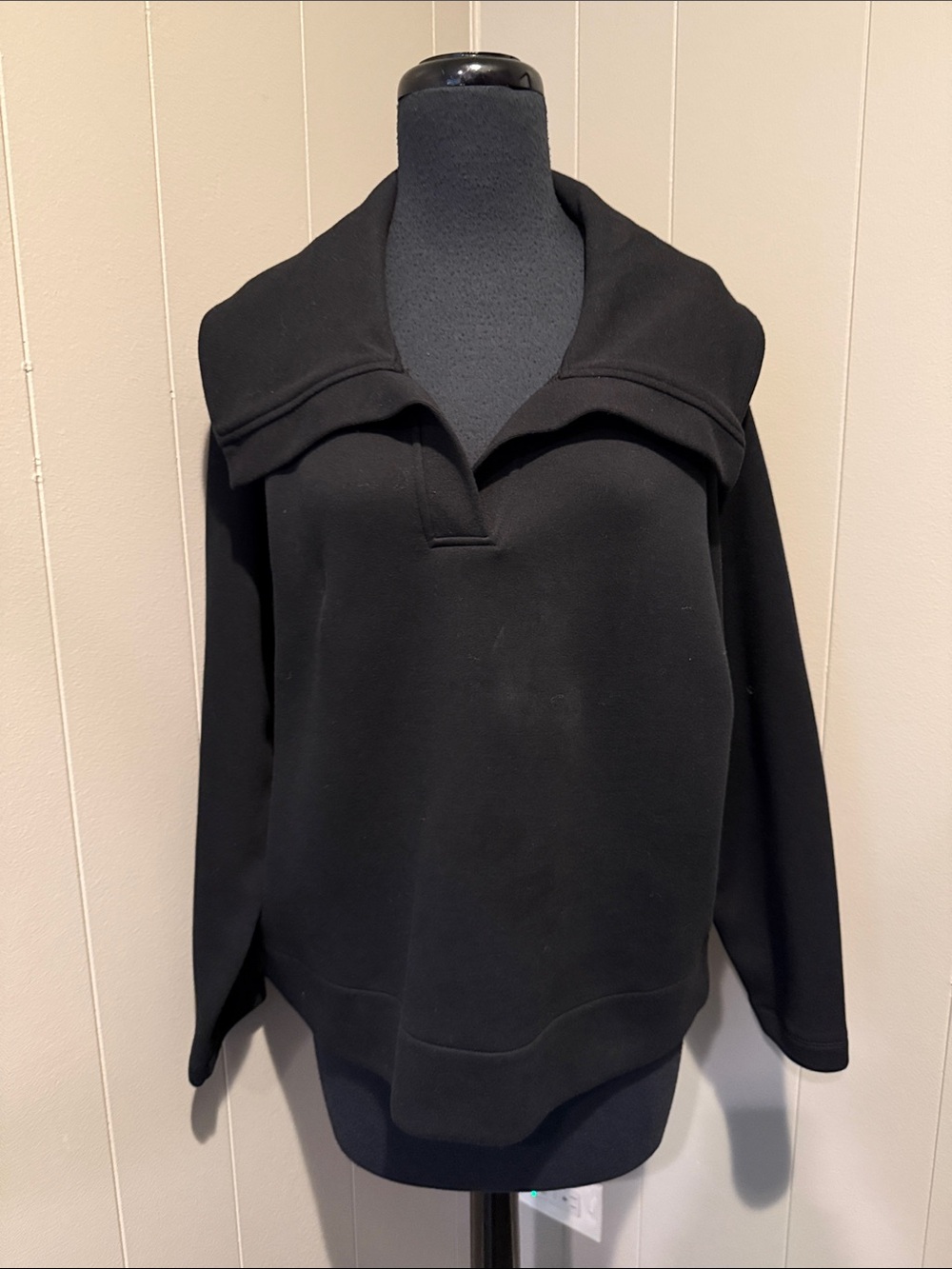 Banana Republic Women’s Large Black Funnel Collar Sweatshirt
